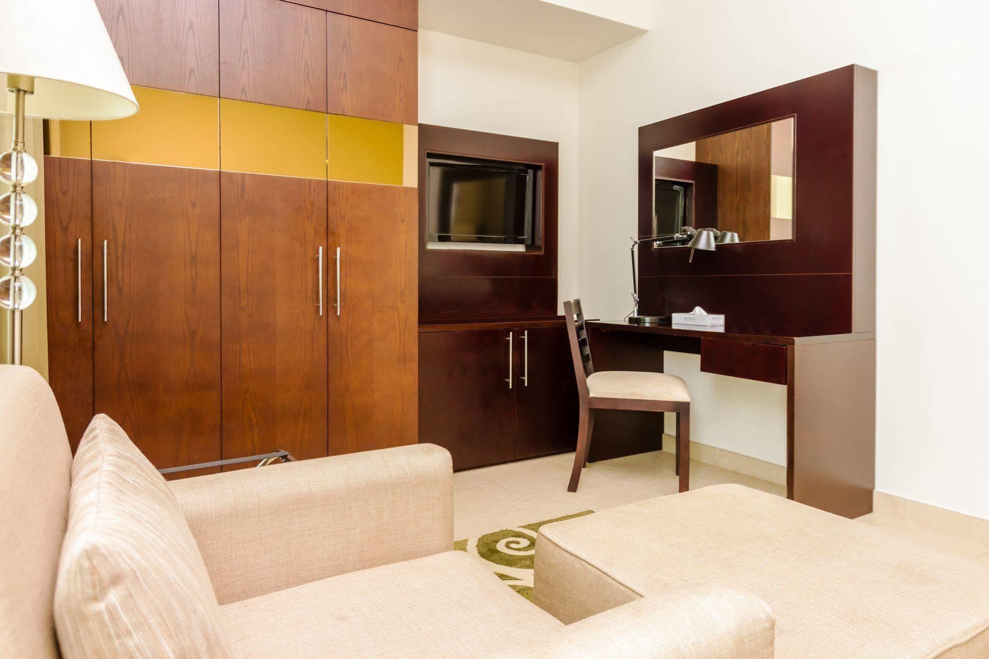Tower Hotel Apartments Abu Dhabi Exterior foto