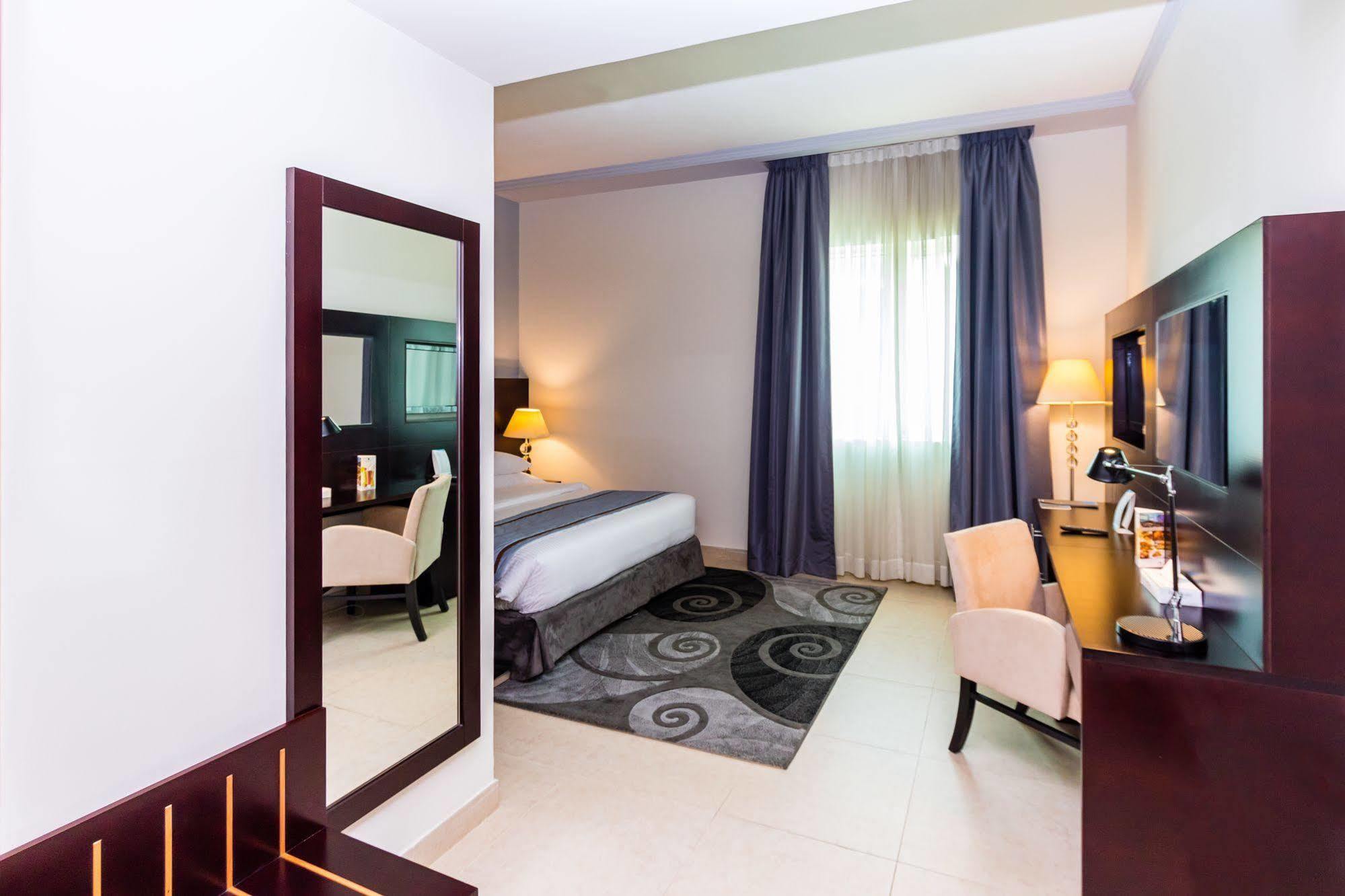 Tower Hotel Apartments Abu Dhabi Exterior foto
